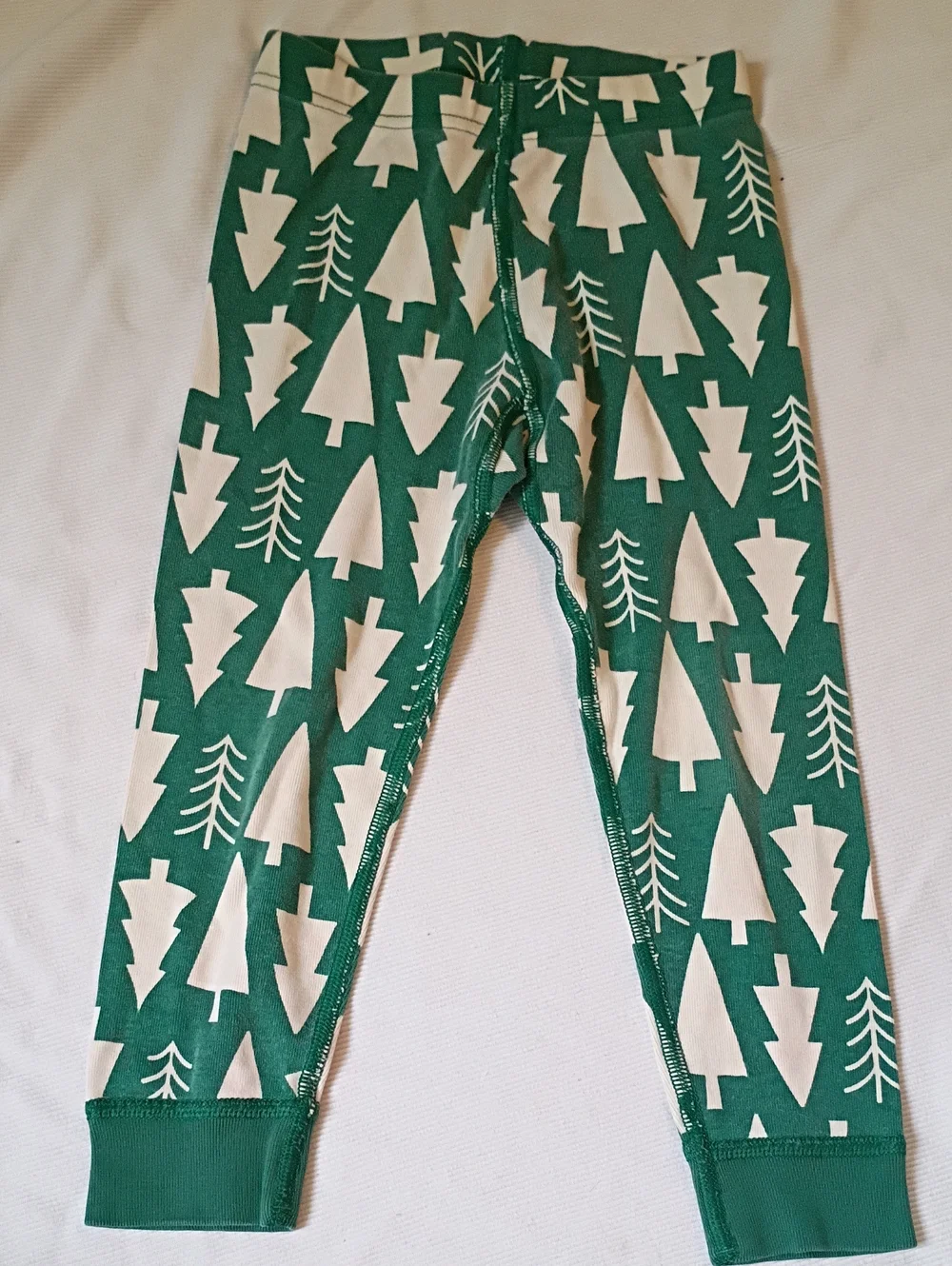 Hanna Andersson Green and White Tree Print Kids Pajama Set